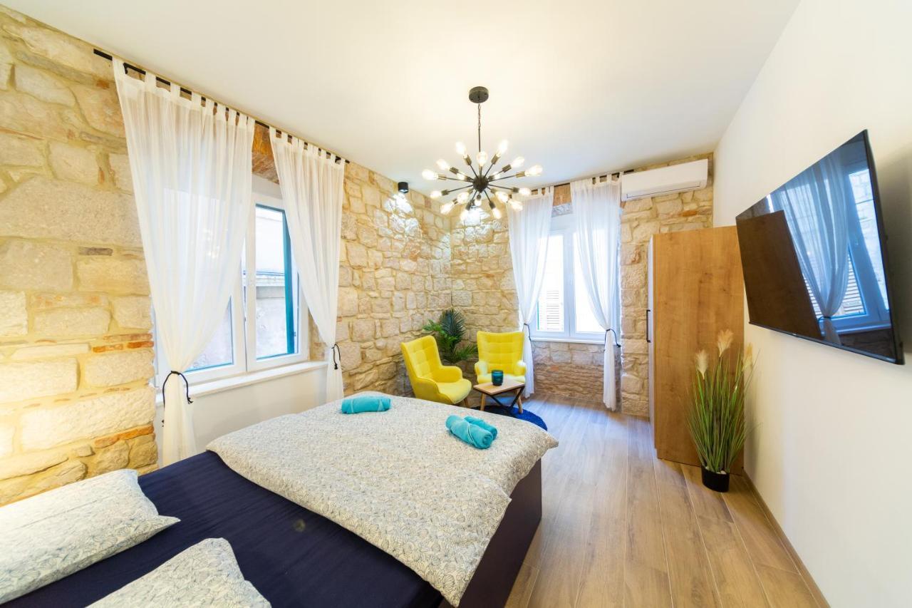 Apartman Kolura Vis Luaran gambar