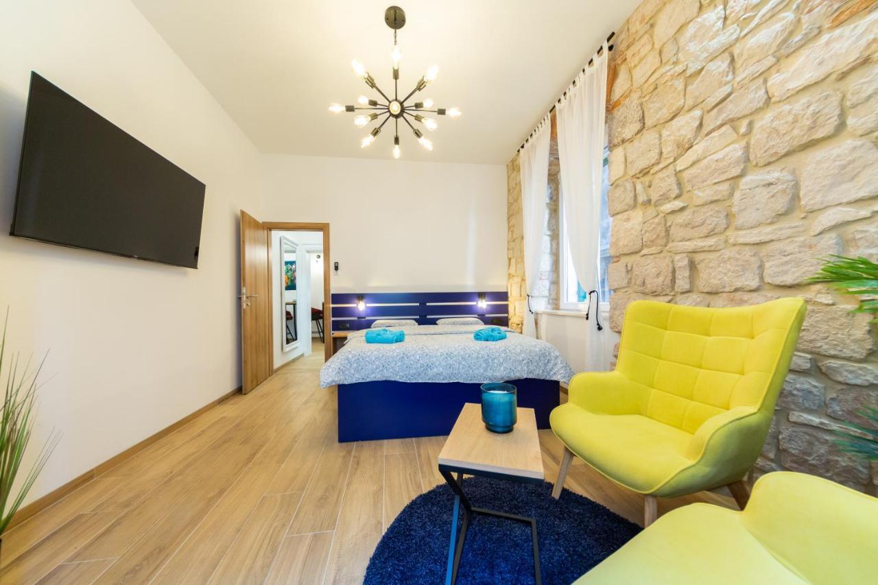 Apartman Kolura Vis Luaran gambar