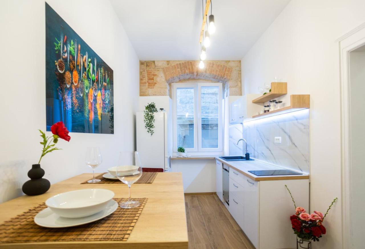 Apartman Kolura Vis Luaran gambar